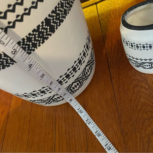 Patterned Black and White Bathroom Trashcan and Toothbrush Holder Set - Picture 6 of 6